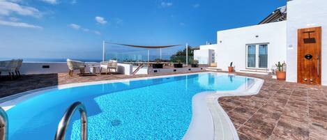 Outdoor pool, sun loungers
