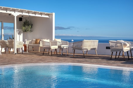 Outdoor pool, sun loungers