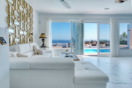 55-inch Smart TV with satellite channels, TV, Netflix