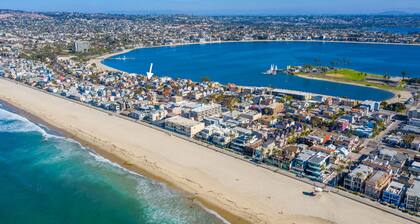 Charming Beach Bungalow steps from the Ocean & Bay