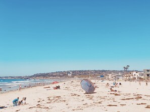 Beach nearby, sun-loungers, beach towels