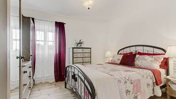 2 habitaciones, escritorio, tabla de planchar con plancha y wifi gratis