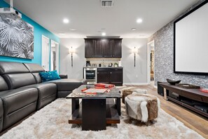 Smart TV, futbolito y tenis de mesa 