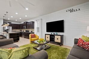 Smart TV, futbolito y tenis de mesa 