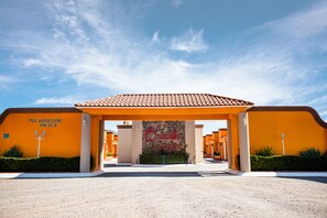 Front of property - Hotel Closbi Km6 (Cuauhtemoc)