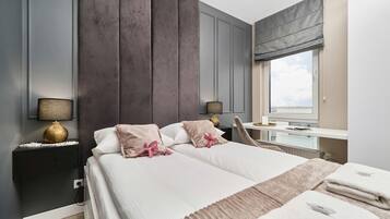 1 bedroom, bed sheets