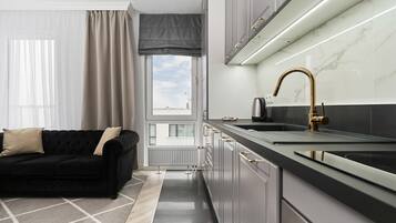 Appartement, 1 chambre, balcon | Cuisine privée | Lave-vaisselle, bouilloire électrique