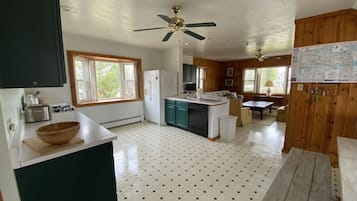 Frigorífic, microones, forn i placa de cuina