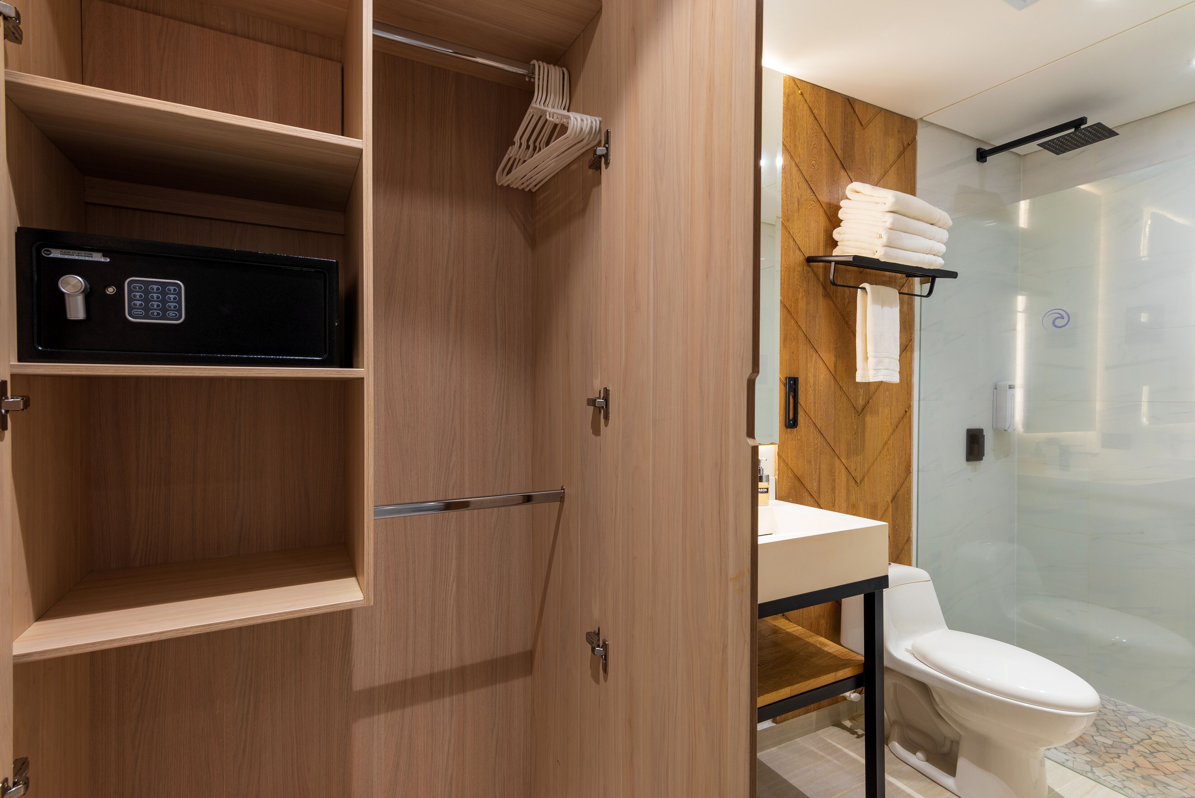 twin room (interior) | safe