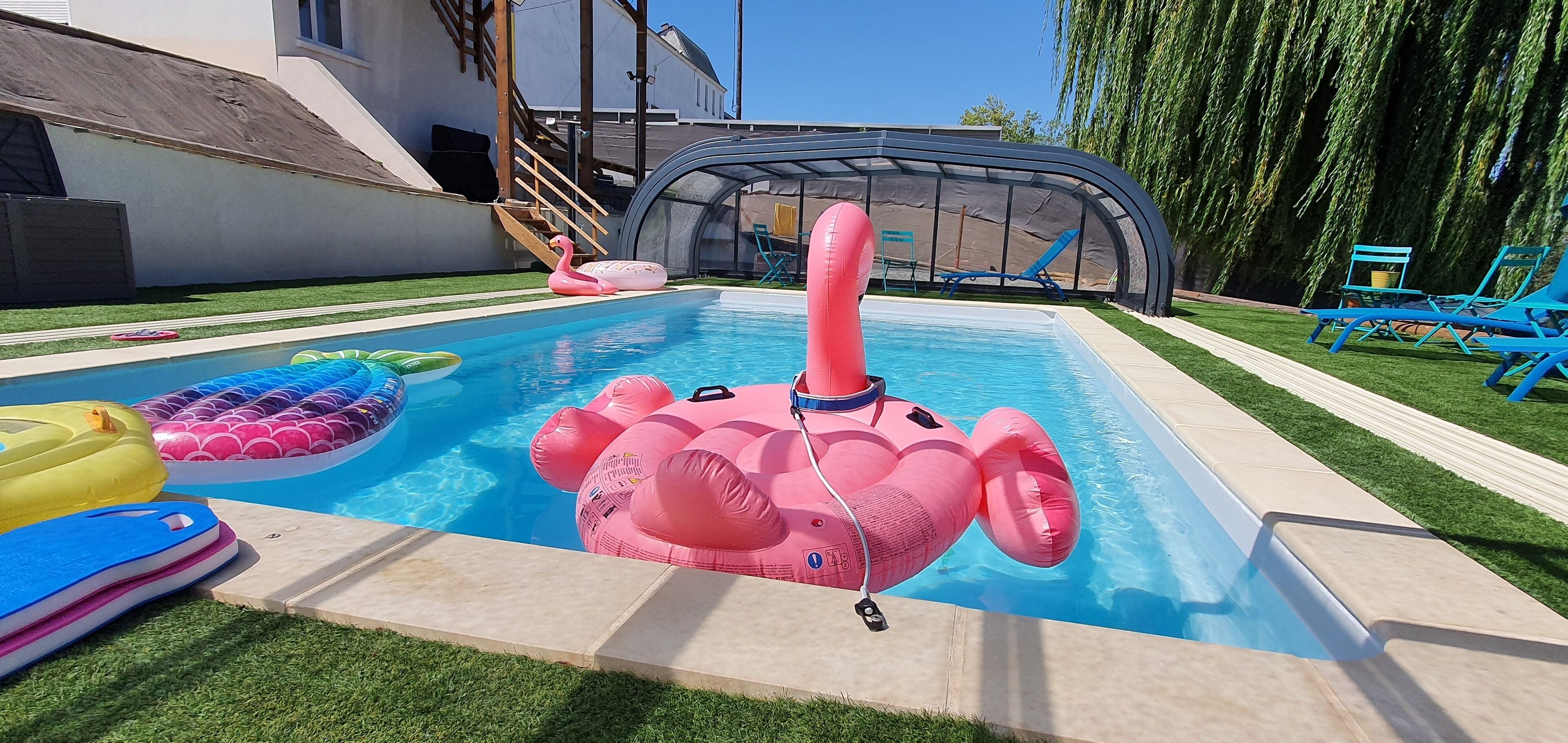 Outdoor pool, a heated pool