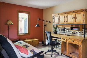3 Schlafzimmer, Schreibtisch, Bügeleisen/Bügelbrett, kostenloses WLAN