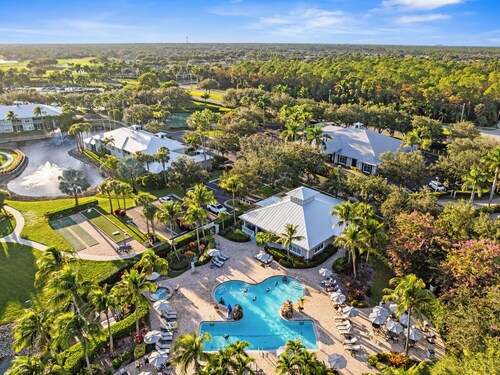 Messina Vacation Rental at Lely Resort. Spacious 3-BR, 2-Bath Condo with Lake Views and Handicap Accessibility. Enjoy Community Pool, Hot Tub, and Proximity to Naples Beaches and Dining