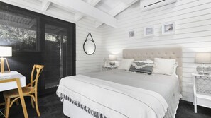 4 bedrooms, iron/ironing board, free WiFi, bed sheets - Summer Beach House On Noosa Hill 31 The Quarterdeck (Noosa Heads)