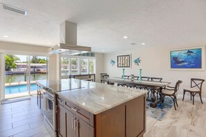 Fridge, microwave, oven, stovetop - NEW LISTING, Walk to beach, waterfront, stunning home (St. Pete Beach)