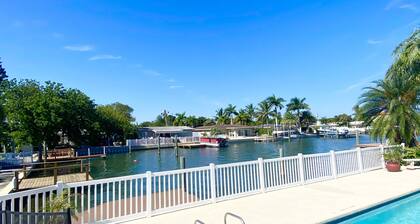 NEW LISTING, Walk to beach, waterfront, stunning home