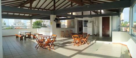 تناول الطعام بالخارج