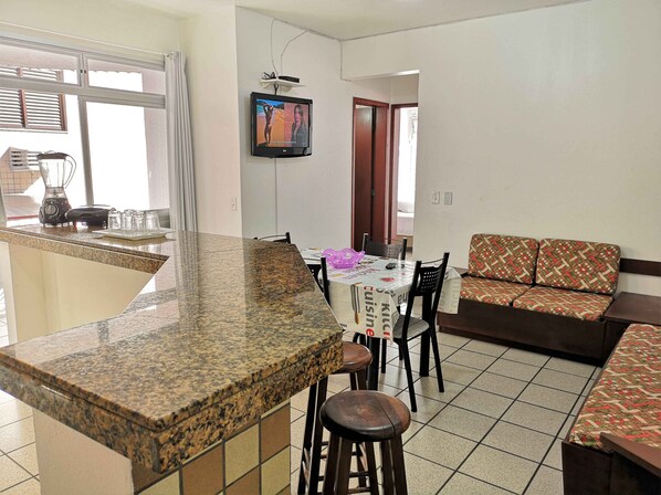 Dining - 2 bedrooms on the beach - Residencial Las Rocas II (SC)
