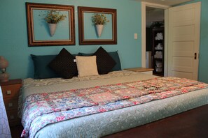 3 bedrooms, desk, free WiFi, bed sheets