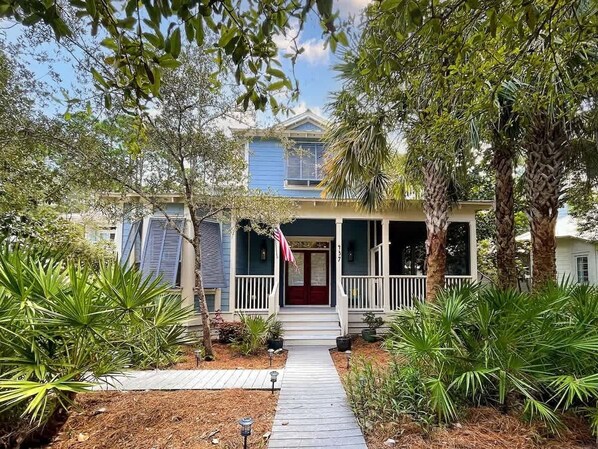 A charming Southern-style retreat nestled in greenery with patriotic flair. - Life's a Beach | Dog Friendly, 2 Pools (Santa Rosa Beach)