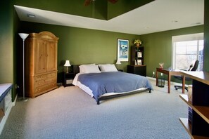 4 bedrooms, desk, iron/ironing board, free WiFi