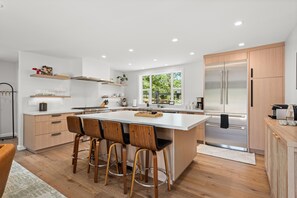 KĂŒhlschrank, Mikrowelle, Ofen, Herdplatte