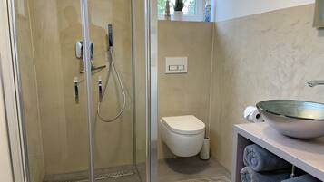 Dusche, Seife, Toilettenpapier
