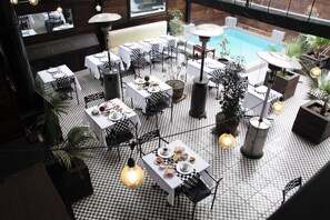 Outdoor dining - Hotel Sonetto (Santiago)