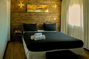 Basic Double Room | In-room safe, free WiFi, bed sheets - Hotel Sonetto (Santiago)