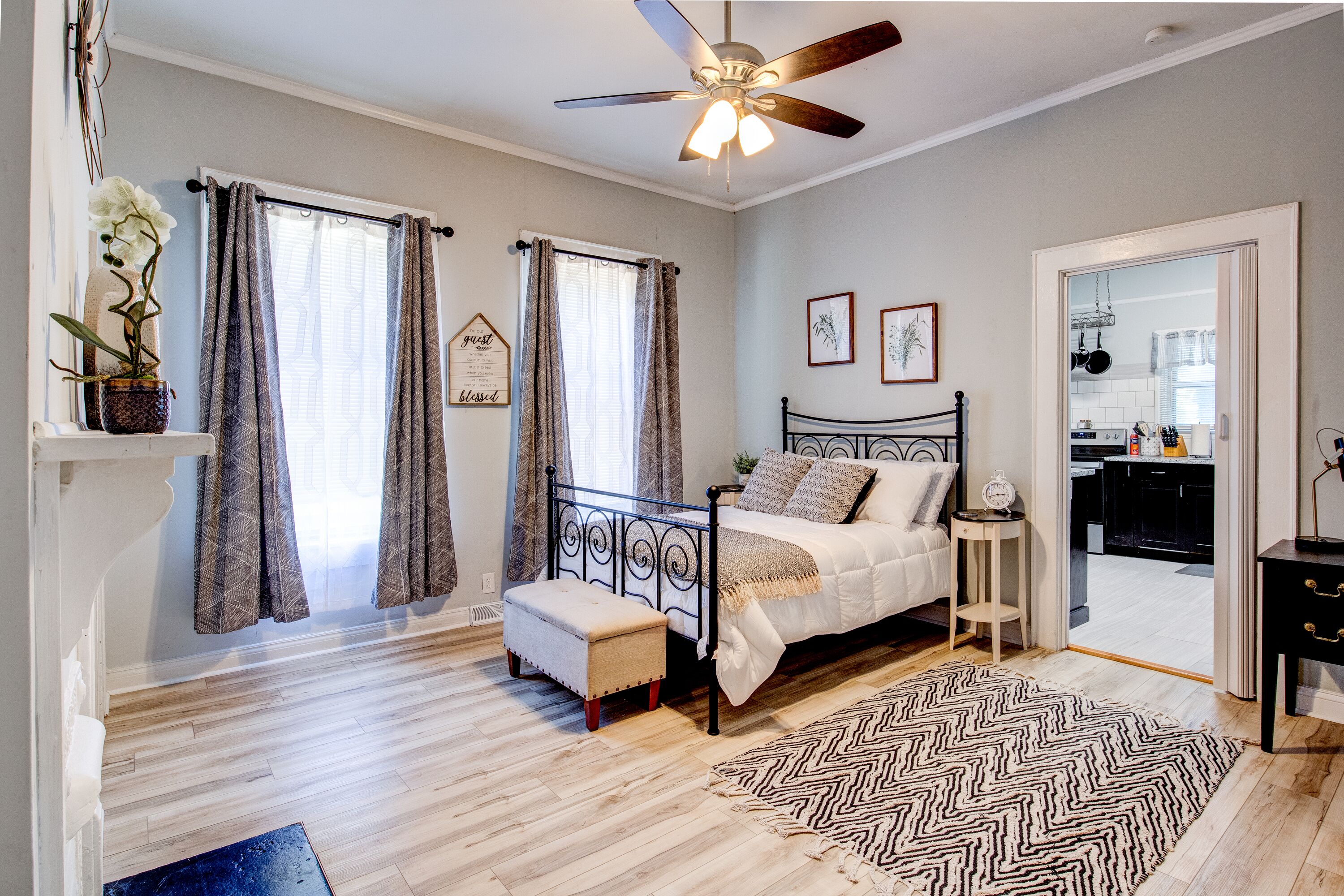 3 bedrooms, desk, iron/ironing board, travel crib