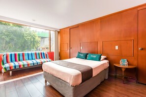 スタンダード ダブルルーム | 低刺激性寝具、WiFi (無料)、ベッドシーツ