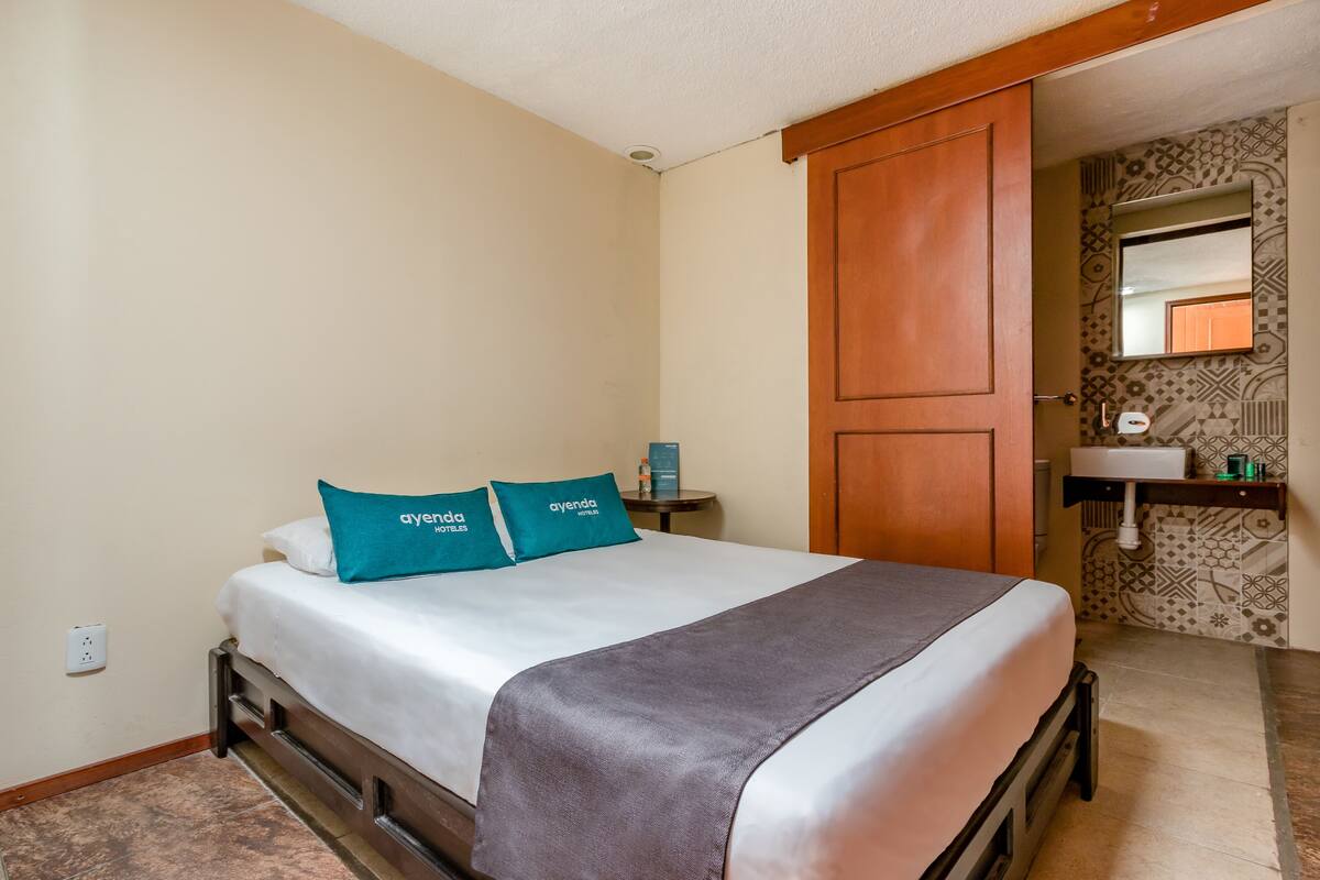 Standard Twin Room | Hypo-allergenic bedding available, WiFi (free), bed sheets