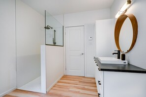 Badekar, håndklæder, Sæbe, Toiletpapir