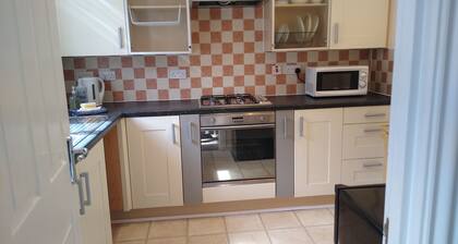 For walkers. sea-lovers and cyclists - a delightful 2-bedroom townhouse!