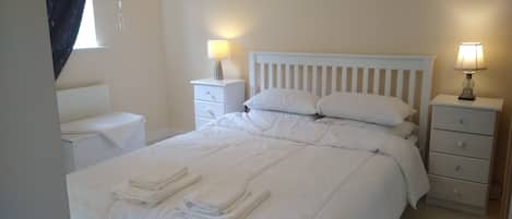 2 chambres, fer et planche à repasser, Wi-Fi gratuit, draps fournis