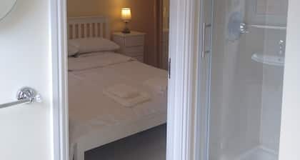 For walkers. sea-lovers and cyclists - a delightful 2-bedroom townhouse!