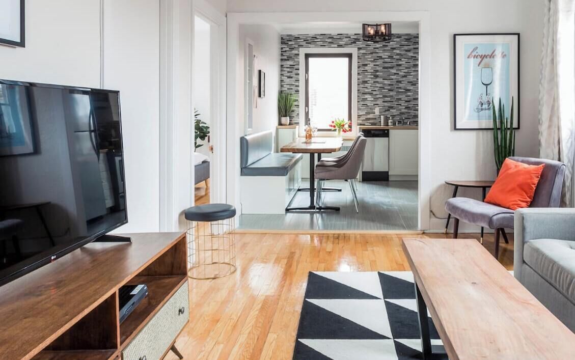 Televisión y oficina 