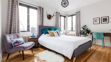 Ropa de cama de alta calidad y escritorio