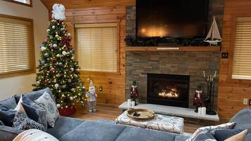 Smart-TV, Kamin, Videospiele, DVD-Player