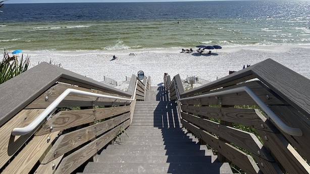 A wooden boardwalk leading to a beach with a clear view of the ocean. - Classic Seagrove Cottage One Block from 30A Beach Access (Santa Rosa Beach)
