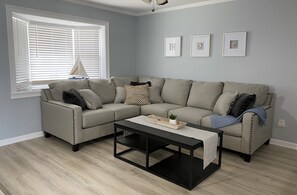TV connectée, cheminée, lecteur de DVD
