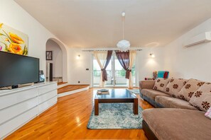 Villa | 4 bedrooms - Villa Fresia Zadarvillas (Vir)