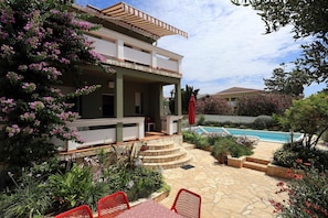 Villa, Smoking