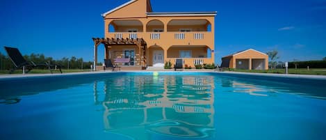 Villa, Smoking | Sauna