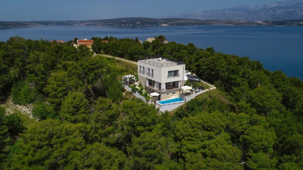A modern two-story house with a pool, surrounded by dense forest and overlooking a large body of water. - Villa Mirta Zadarvillas (Novigrad)