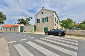 Villa, fumeurs | 3 chambres