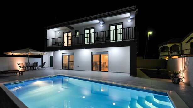 A two-story building with a swimming pool in the foreground. - Villa Lily Zadarvillas (Privlaka)