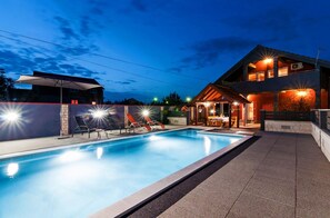 Villa, Smoking