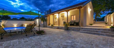 Villa, røyk | Eksteriør