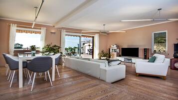 Villa | 4 bedrooms, WiFi