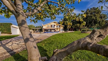 Villa | 4 bedrooms, WiFi